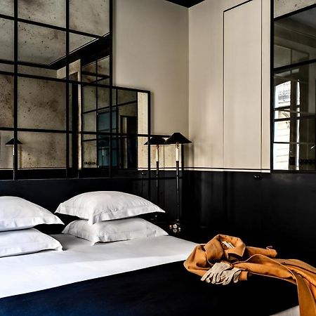 Monsieur George Hotel & Spa - Champs-Elysees Paris Exterior foto A room at the Hotel 57