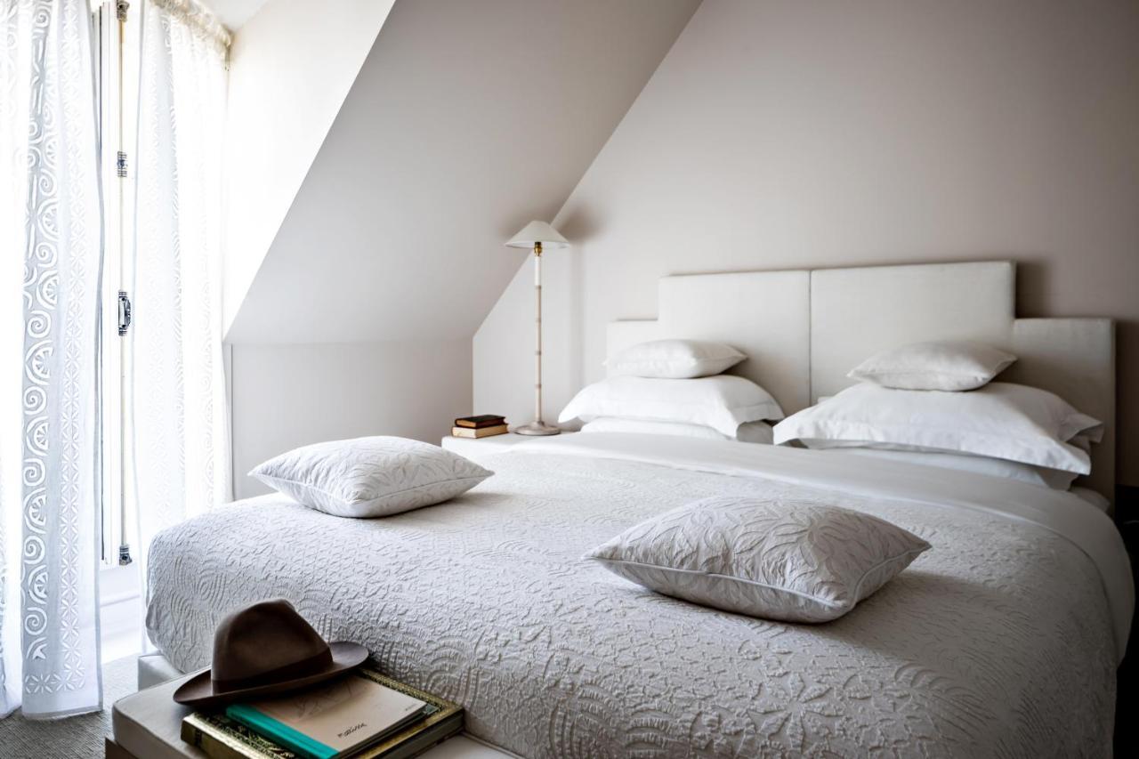 Monsieur George Hotel & Spa - Champs-Elysees Paris Exterior foto A bedroom