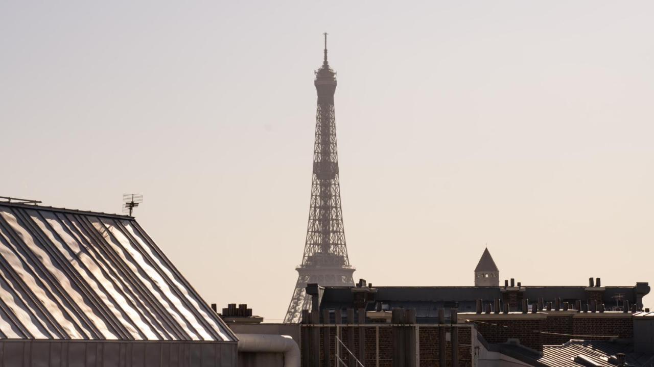 Monsieur George Hotel & Spa - Champs-Elysees Paris Exterior foto The tower in 2006