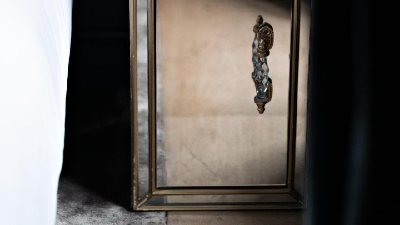 Monsieur George Hotel & Spa - Champs-Elysees Paris Exterior foto A door knocker