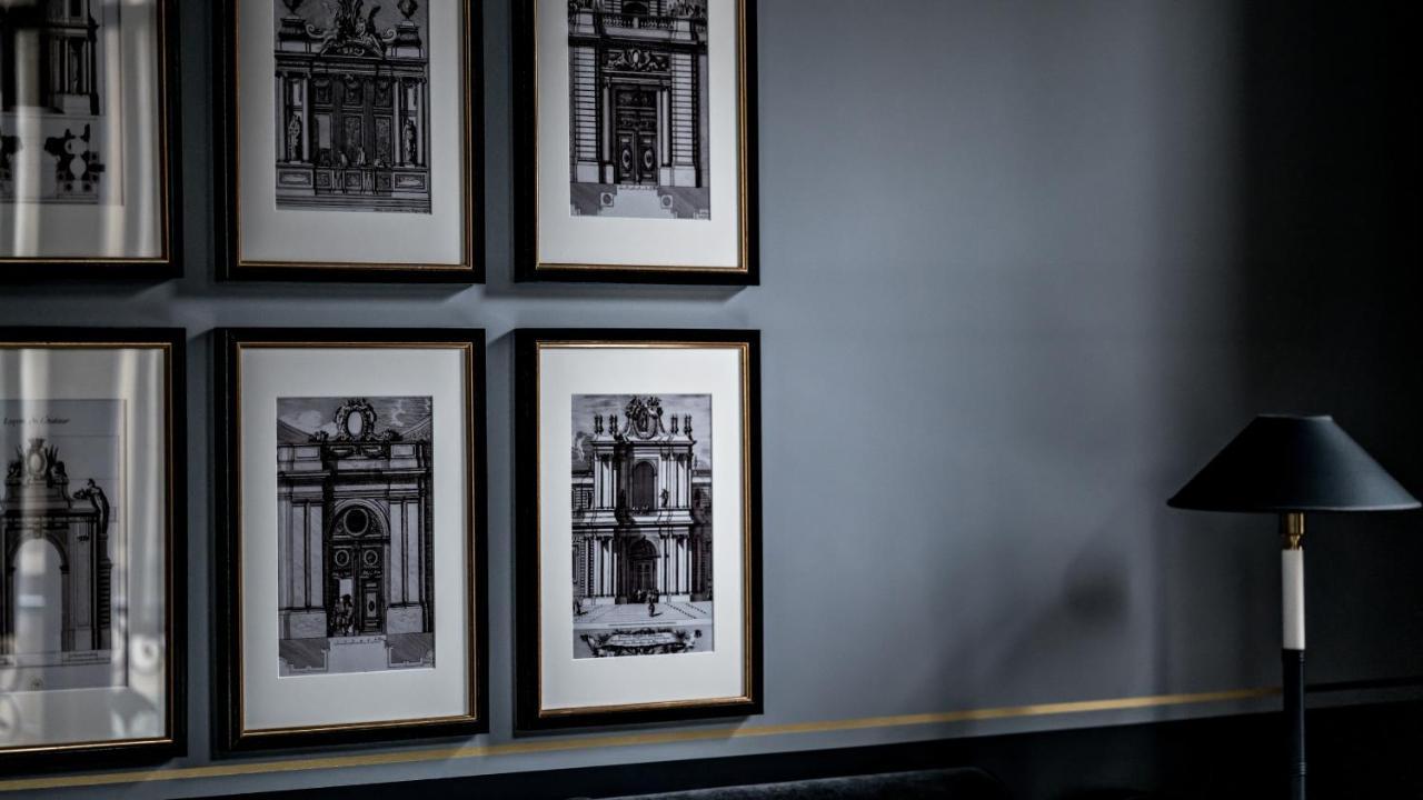 Monsieur George Hotel & Spa - Champs-Elysees Paris Exterior foto Prints of the facade of the National Theatre, 2016