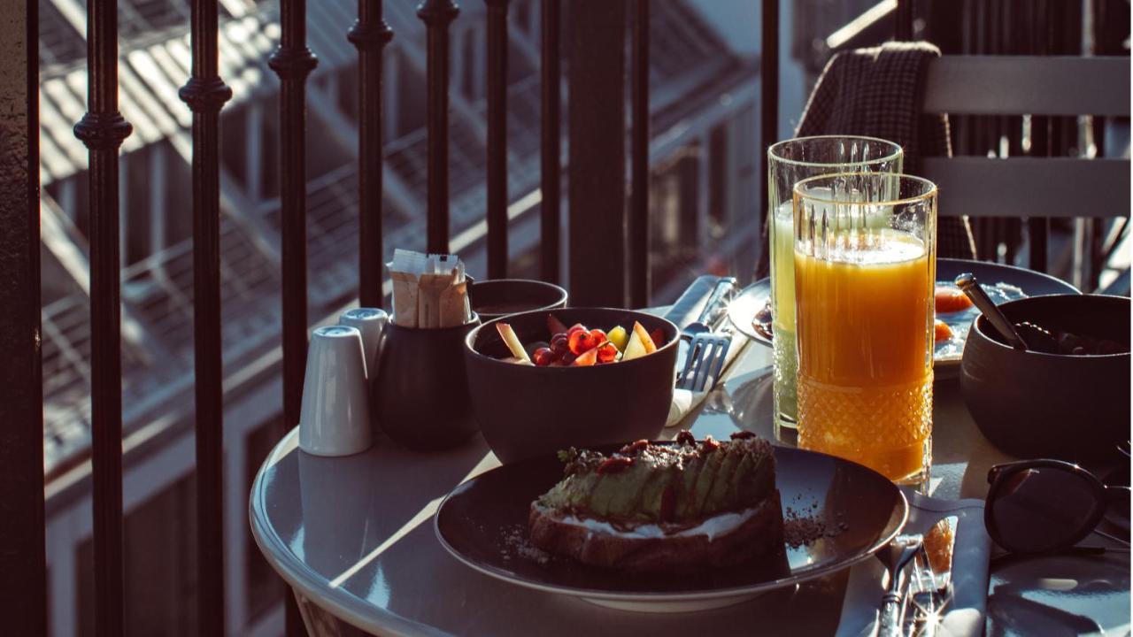 Monsieur George Hotel & Spa - Champs-Elysees Paris Exterior foto A glass of orange juice