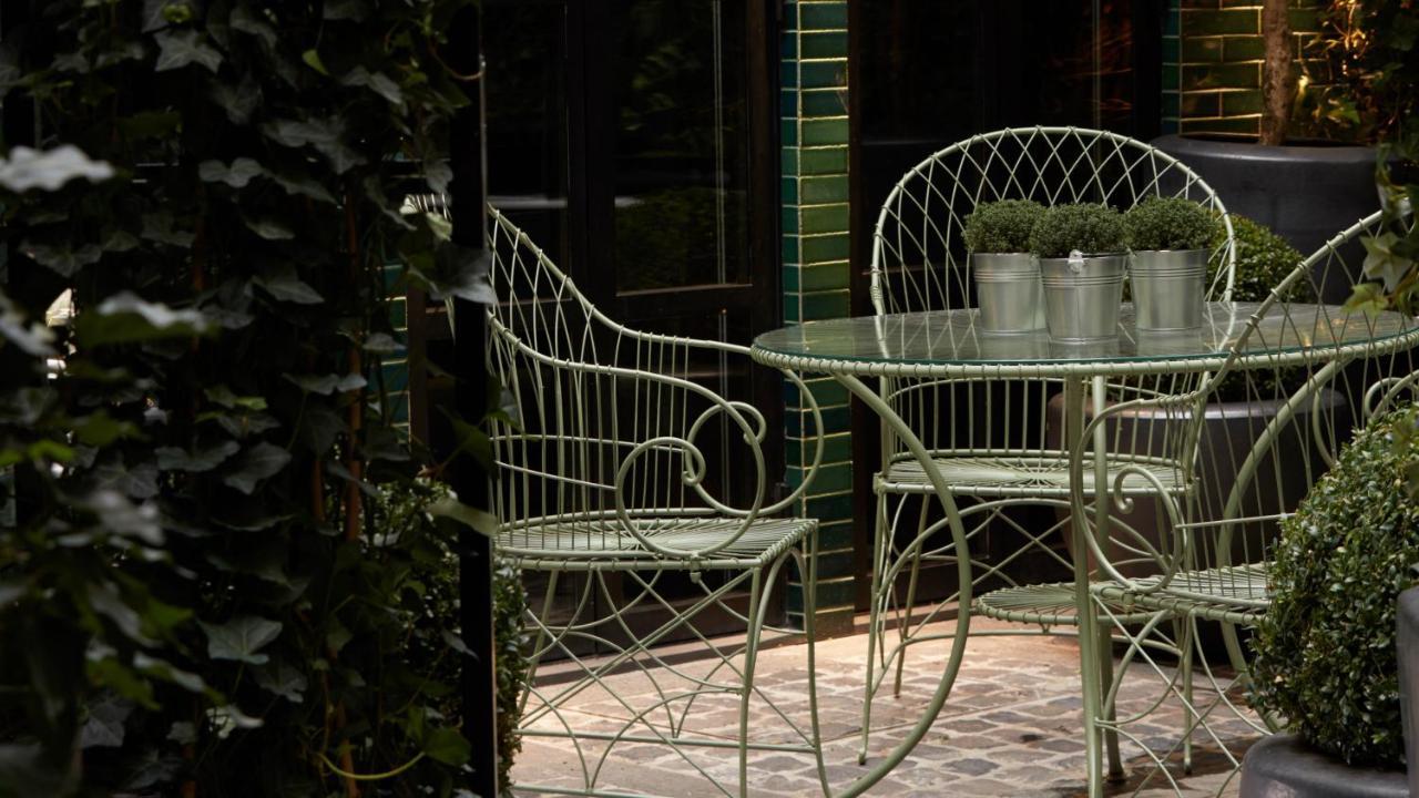 Monsieur George Hotel & Spa - Champs-Elysees Paris Exterior foto A patio in Madrid