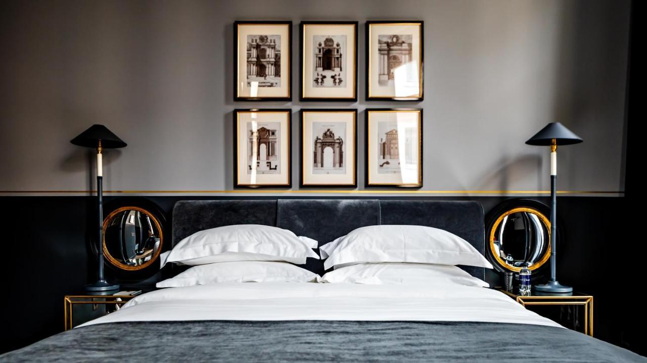 Monsieur George Hotel & Spa - Champs-Elysees Paris Exterior foto A bedroom at the Hotel de Crillon
